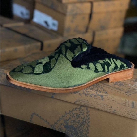 NIB FREE PEOPLE Butterfly Effect Mule Green Shoes - Picture 4 of 9